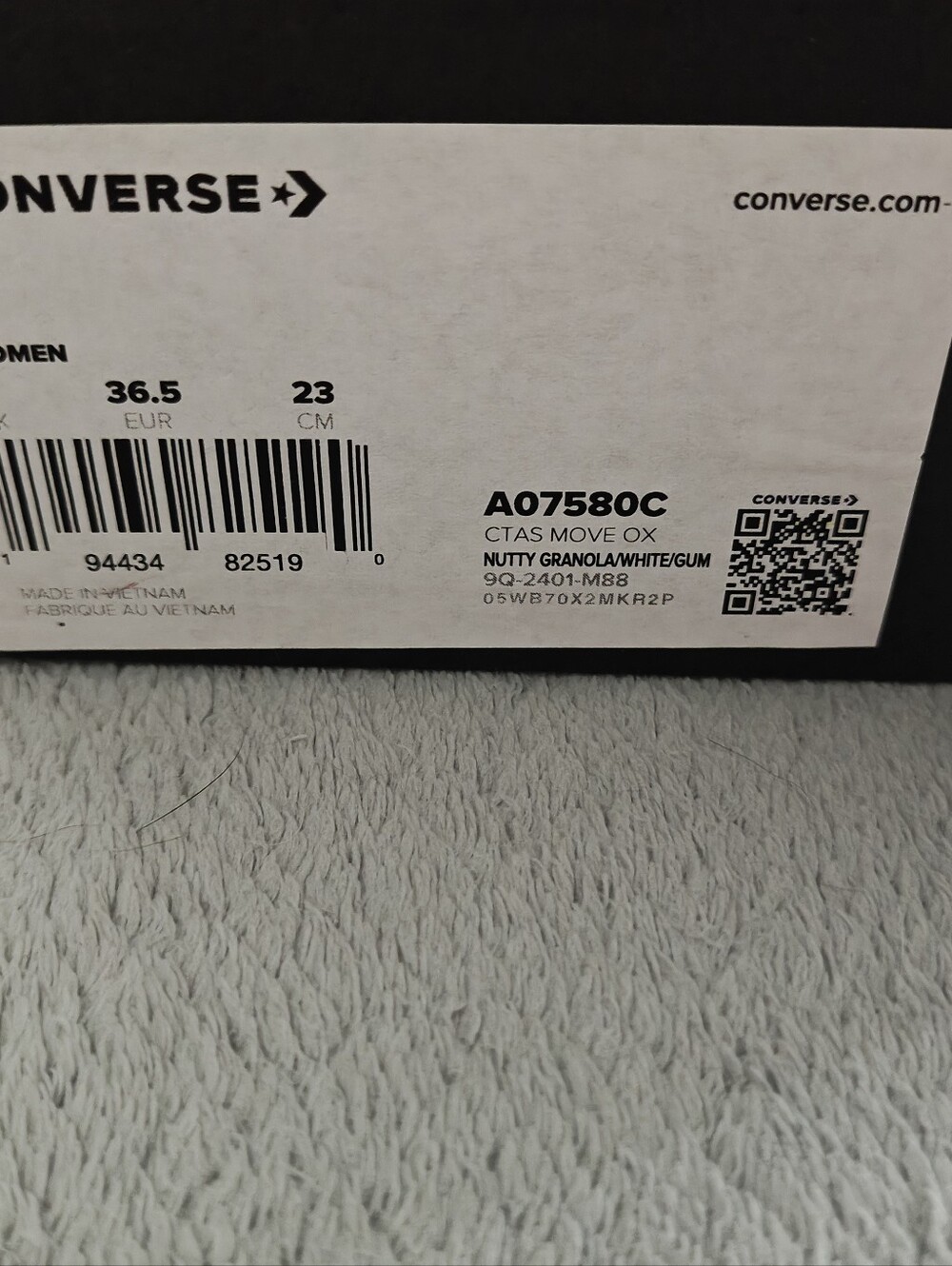 Converse Women's Beige Canvas Sneakers with White Laces - Picture 5 of 6